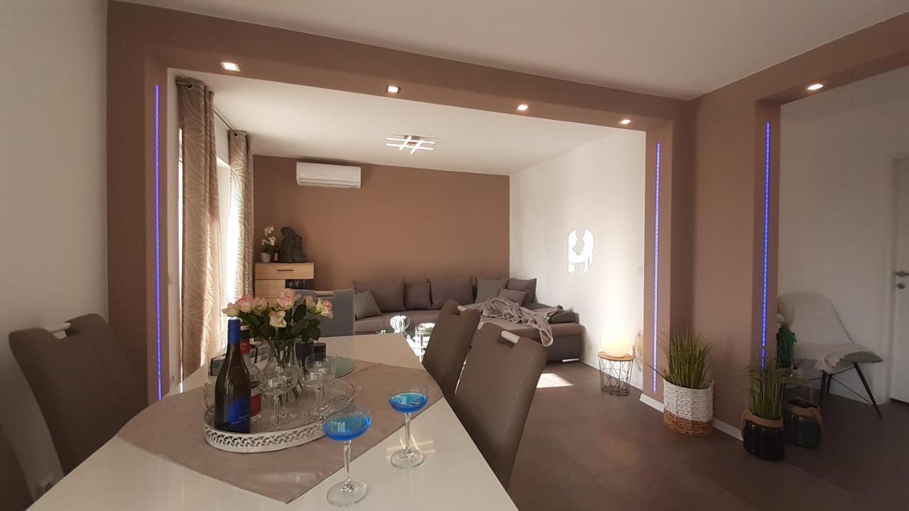 Villa Elke Maria With Overflow Pool And Hydromassage Novigrad Istria Extérieur photo