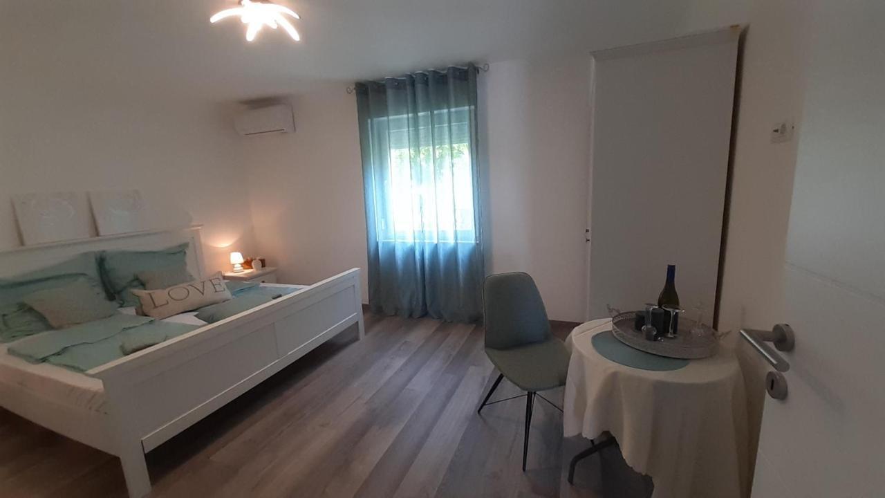 Villa Elke Maria With Overflow Pool And Hydromassage Novigrad Istria Extérieur photo